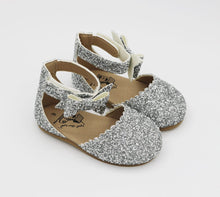 Load image into Gallery viewer, Disco 🪩 silver pearls Side Bows-RTS